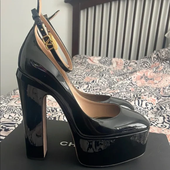 Valentino Garavani Black Patent Platform Heels - Picture 1 of 8